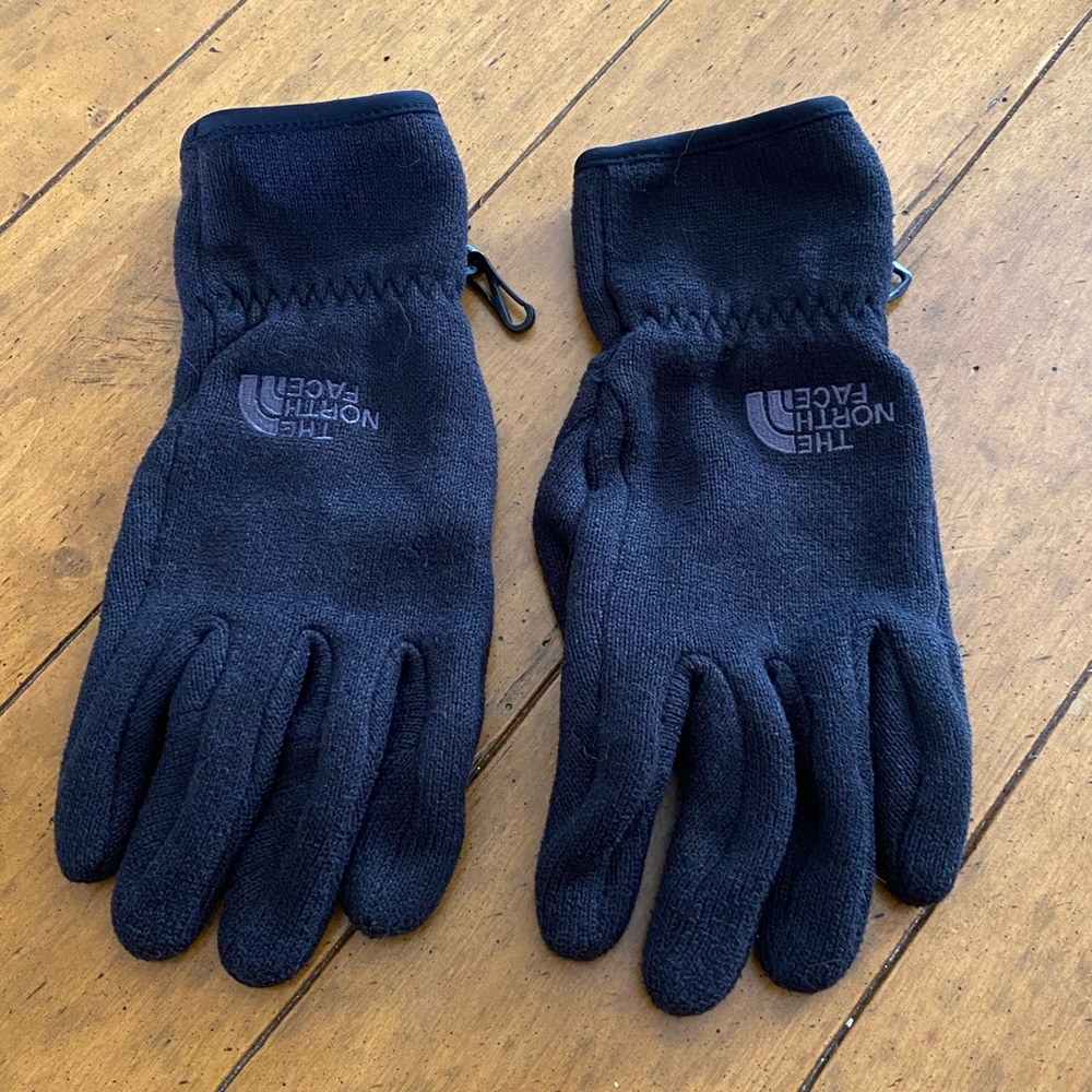 The north face gloves.